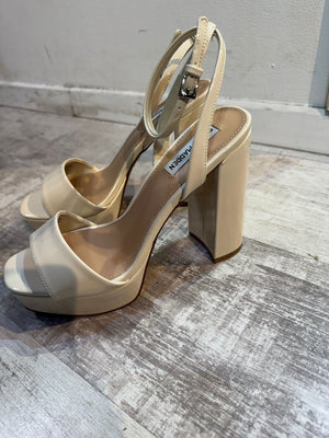 Steve Madden עקב אלגנטי גבוה